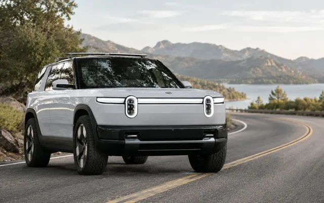 Rivian R2 trafia na rynek: co oferuje nowy elektryczny SUV
