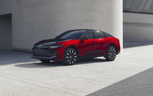 Toyota Crown 2027: hybryda THS 5, spalanie, wersje wyposażenia i ceny