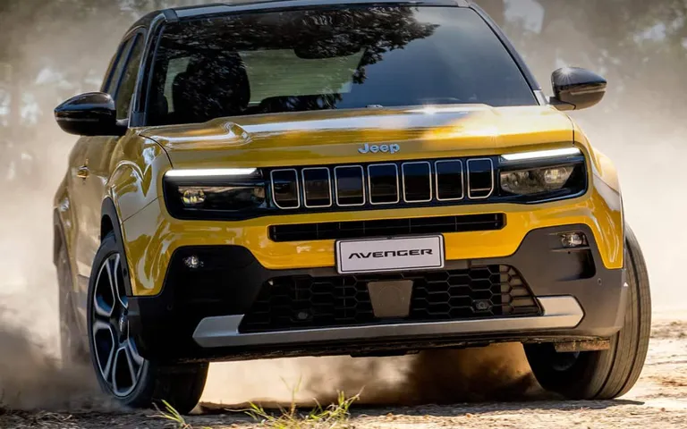 Jeep Avenger 2026: silniki, 4xe, zasięg BEV i edycja 85th