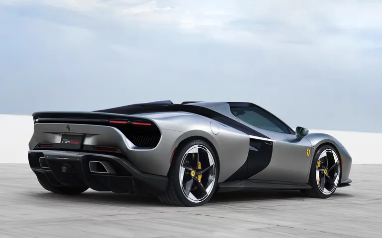 Ferrari HC25: Unikatowy kabriolet V8 na bazie F8 Spider Ferrari HC25: Unikatowy kabriolet V8 na bazie F8 Spider